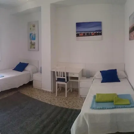 לינה וארוחת בוקר Villa Malaga 3*